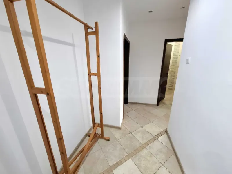 Bright 3-Bedroom Apartment Near Varna City Center - Image 5