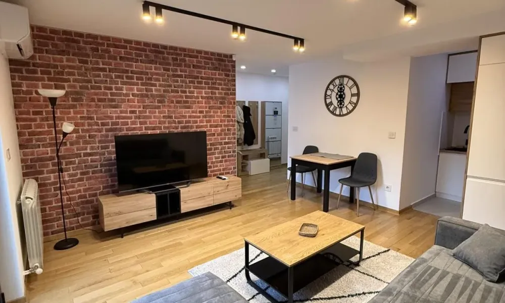 Bright 2-Bedroom Apartment for Rent in Vračar, Belgrade with Garage - Image 1