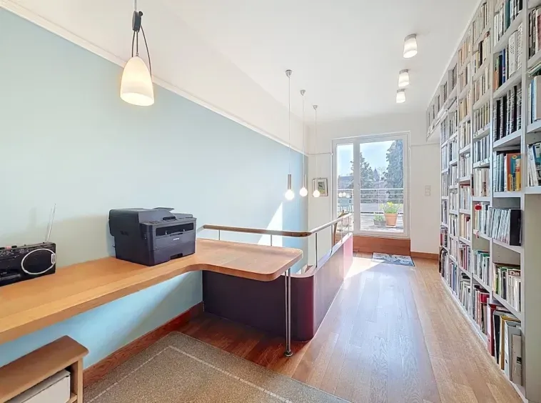 Spacious Duplex Penthouse with Terrace in Prime Brussels Location - Image 2