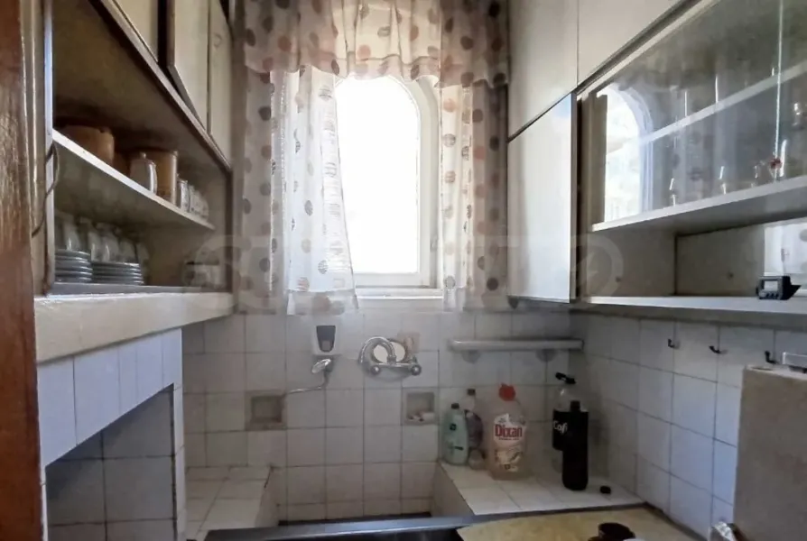 Spacious 3-Bedroom Apartment with Attic in Veliko Tarnovo Center - Image 1