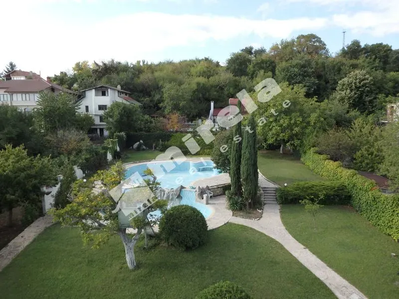 Luxury Waterfront Estate with Stunning Panoramic Views - Image 1