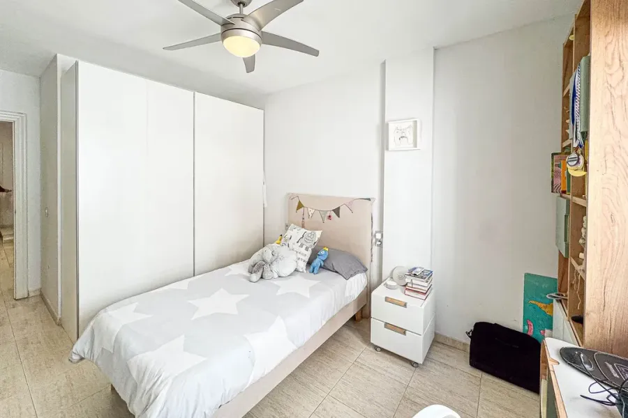 Spacious Triplex Apartment with Garage and Solar Panels in Roquetas de Mar - Image 3