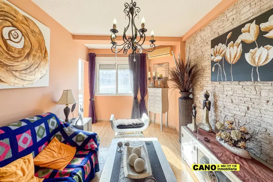 Spacious 2-Bedroom Apartment in the Heart of Almería, Spain - Image 4