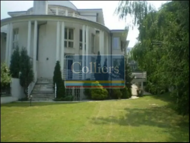 Spacious Family House with Garden in Belgrade's Quiet Area - Image 1