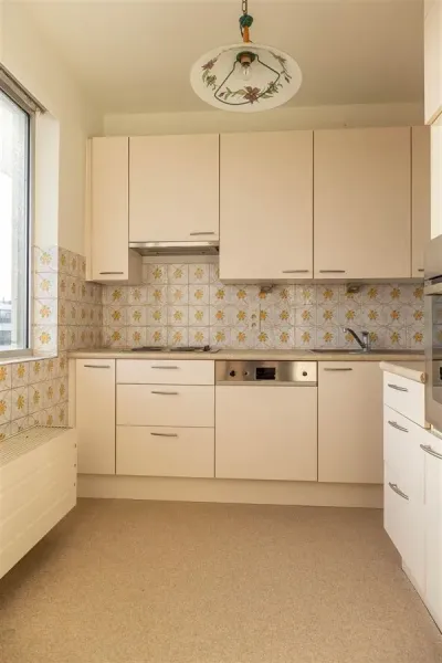 Exceptional City View Penthouse with Terrace in Sint-Jans-Molenbeek - Image 2