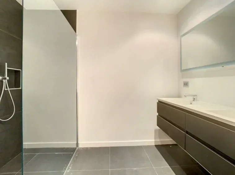 Spacious Apartment with Patio Near Abbaye de la Cambre - Image 1