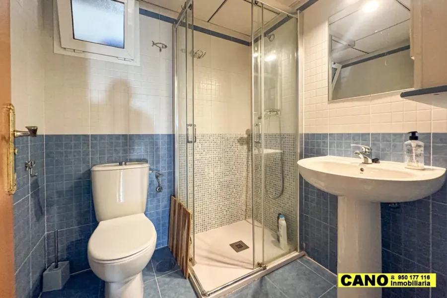 Spacious 3-Bedroom Apartment with Terrace in Almería's El Toyo - Image 1