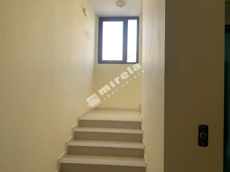 Spacious 3-Bedroom Apartment with Sea Views in Varna's Brzha District - Image 2