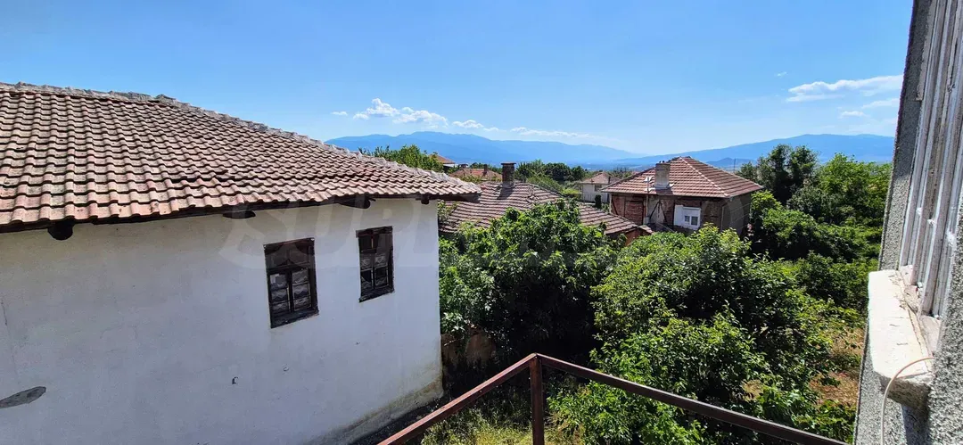 Charming House with Potential in Picturesque Harsovo Village - Image 5