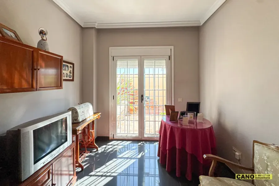 Spacious 3-Bedroom House with Elevator in Roquetas de Mar - Image 1