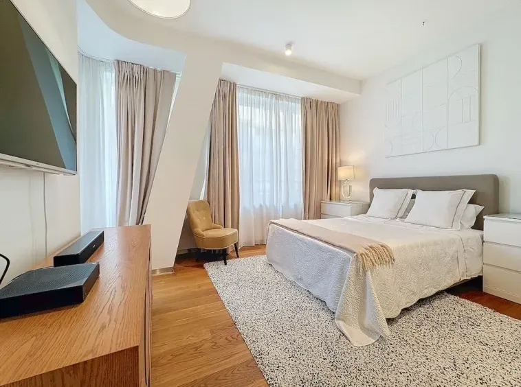 Spacious Apartment with 3 Terraces in Brussels' Toison d’Or - Image 3