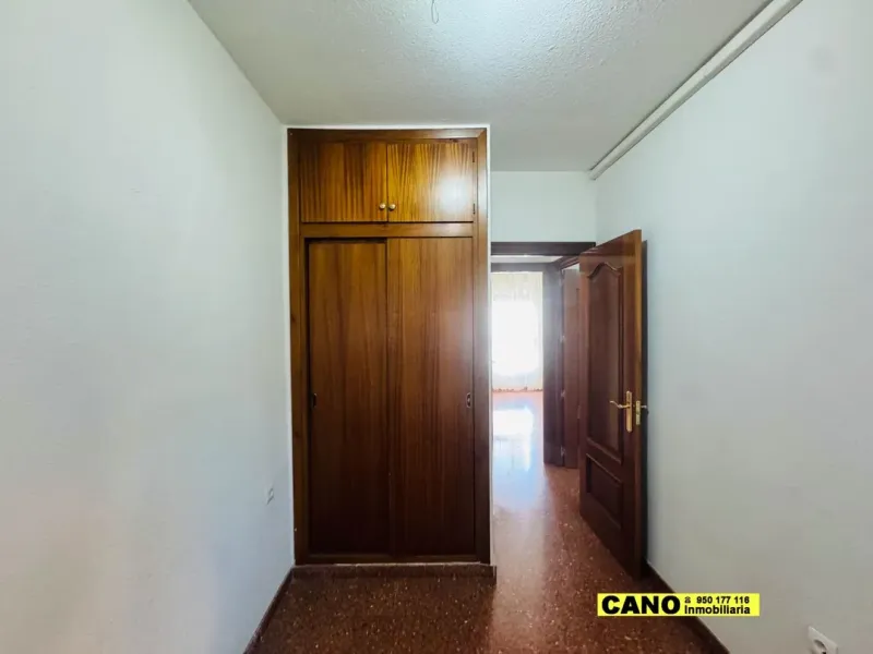 Spacious 4-Bedroom Apartment with Terrace in Almería, Spain - Image 2