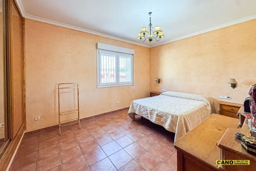 Spacious 4 Bedroom Chalet with Land in Tranquil Berja, Spain - Image 5