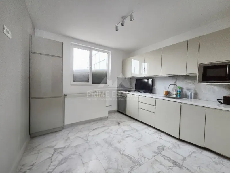 Spacious 2-Bedroom House Near Colentina Train Station, Bucharest, Romania - Image 4