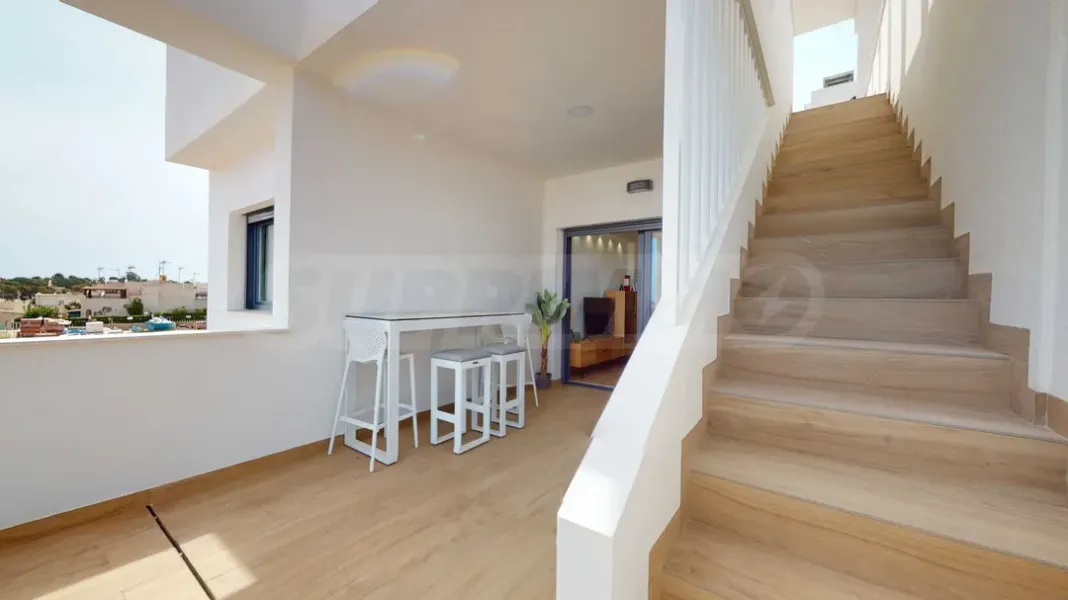 Spacious 2-Bed Apartment Near Beach & Lake - Image 5