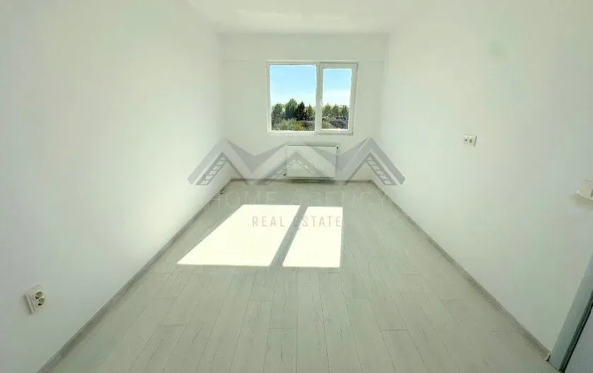 Spacious 3-Bedroom Apartment with Terrace - Otopeni, Romania - Image 5