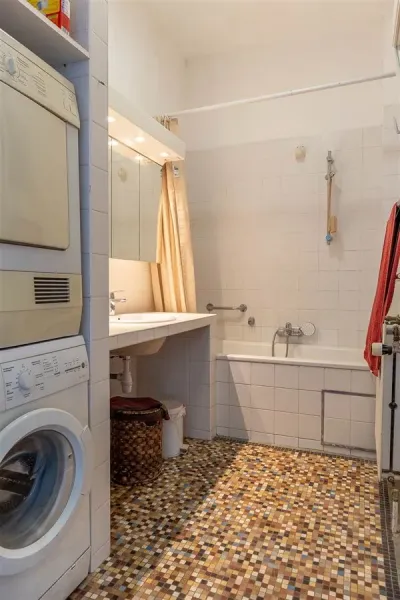 Bright Apartment with Authentic Charm Near Ixelles Cemetery, Brussels - Image 5