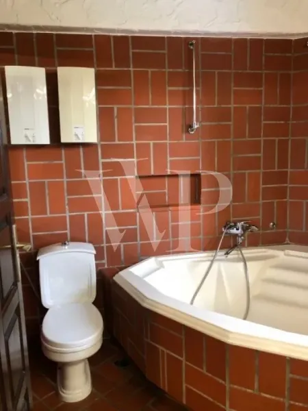 Spacious House with Pool and Terrace in Belgrade, 5 Bedrooms - Image 5