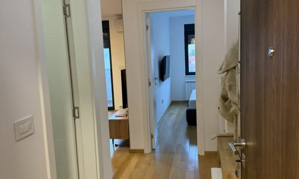 Bright 2-Bedroom Apartment for Rent in Vračar, Belgrade with Garage - Image 2