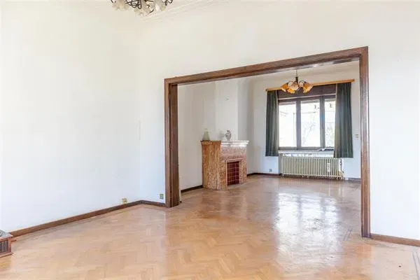 Spacious Royal Uccle Home: Renovation Opportunity with High Potential - Image 2