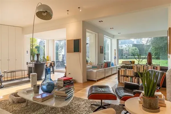 South-Facing Villa with Five Bedrooms and Garden in Ukkel - Image 4