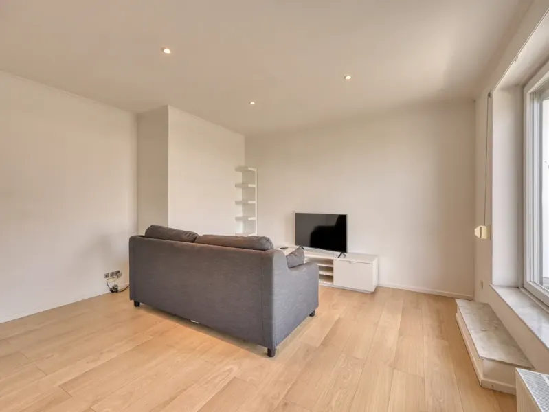 Spacious Studio with Terrace & Atomium View in Brussels - 40m² - Image 2