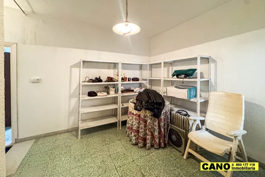 Spacious 3-Bedroom Apartment with Terrace in Growing Almería Area - Image 5