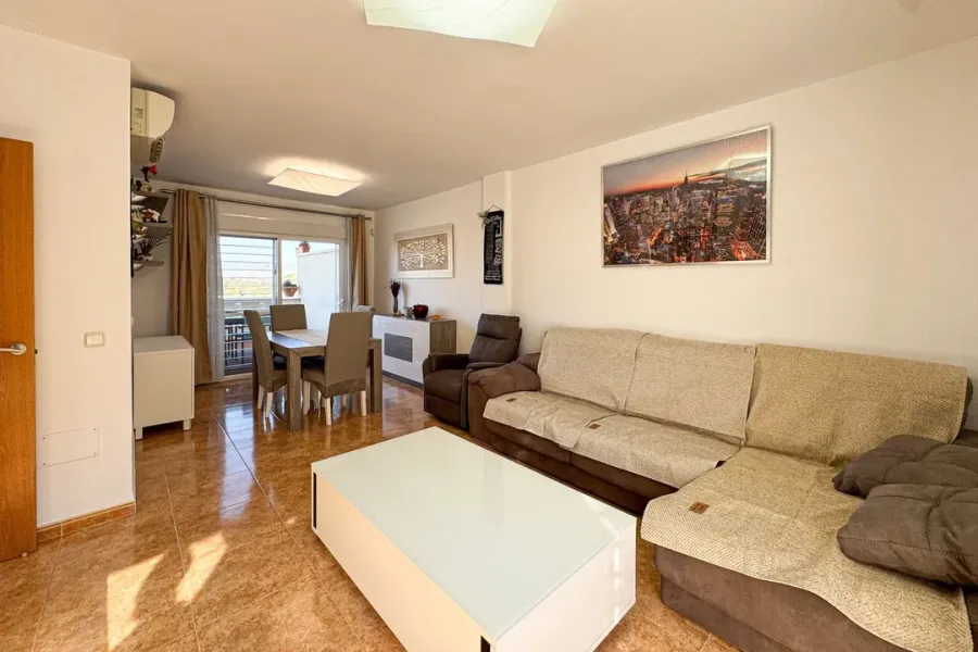 Spacious Triplex Apartment with 4 Bedrooms in Huércal de Almería - Image 1