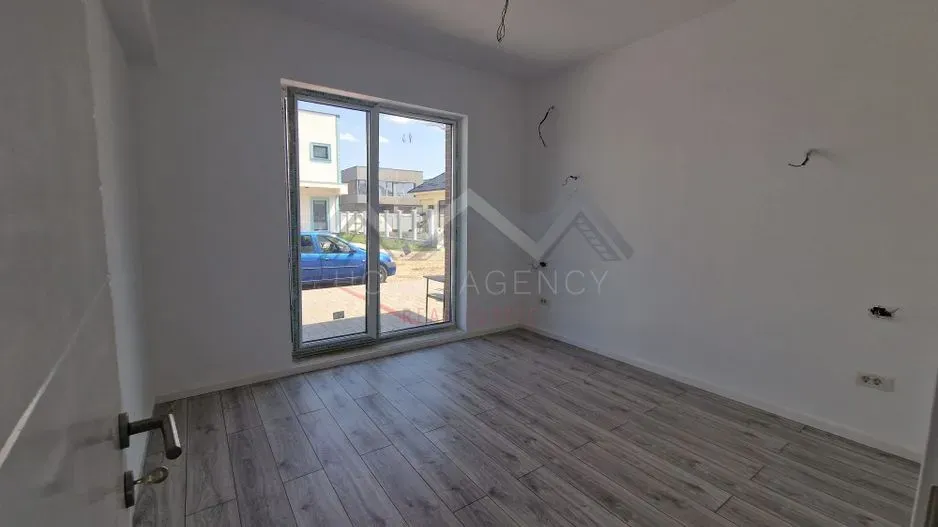 Mediterranean Style House - 4 Bedrooms, 2 Bathrooms, Tunari, RO - Image 5