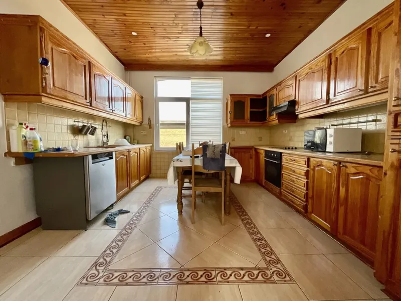 Schaarbeek Investment Property: Spacious Apartment Block with Rental Income - Image 5