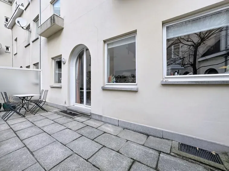 Spacious 3-Bedroom House with Outdoor Space in Brussels' Sablon - Image 3