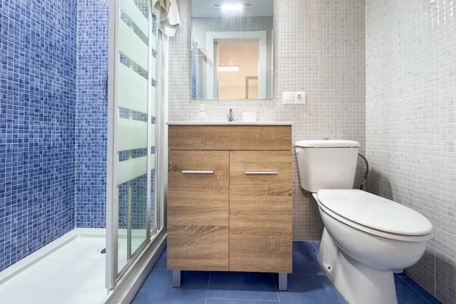 Spacious 5-Bedroom Triplex with Large Terrace in Almería - Image 4