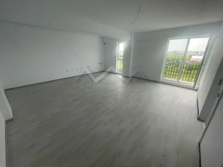 Spacious 3-Bedroom Apartment with Terrace - Otopeni, Romania - Image 3