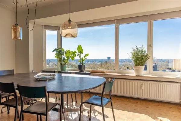 Stunning Ukkel Penthouse: 3 Bedrooms, Garage & Breathtaking City Views - Image 3