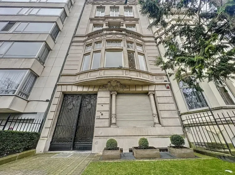 Spacious Brussels Triplex with Terraces – 4 Bedrooms, Central Location - Image 5