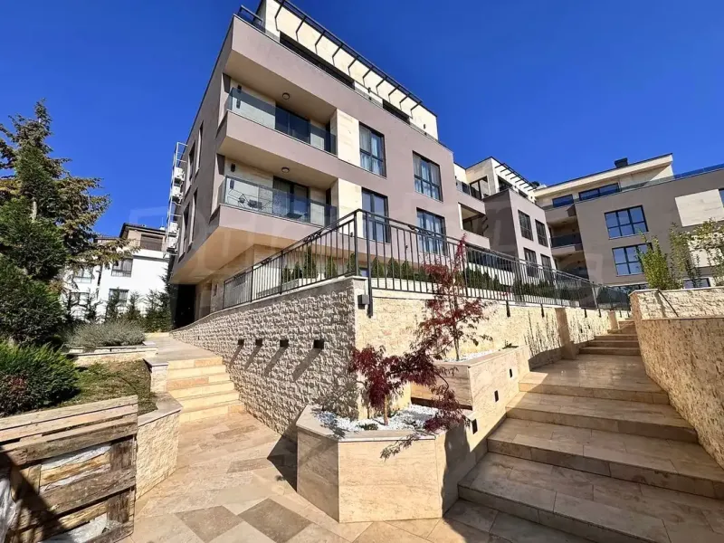 Spacious 3-Bed Apartment in Briz, Varna – Garden & Garage - Image 4