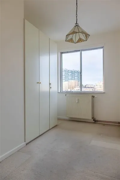 Exceptional City View Penthouse with Terrace in Sint-Jans-Molenbeek - Image 5