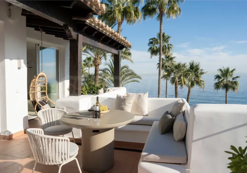 First-Line Beach Penthouse with Stunning Sea Views in Estepona - Image 3