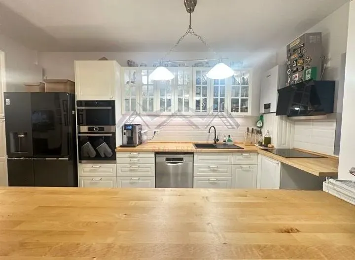 Luxurious Modern House in Otopeni – 3 Bed, 2 Bath - Image 3