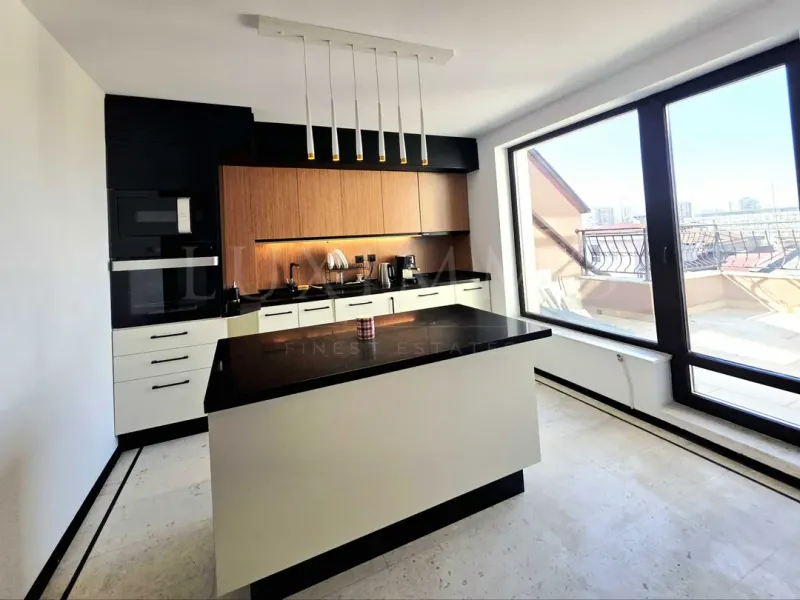 Spacious, Fully Furnished Apartment with Stunning Views - Image 5