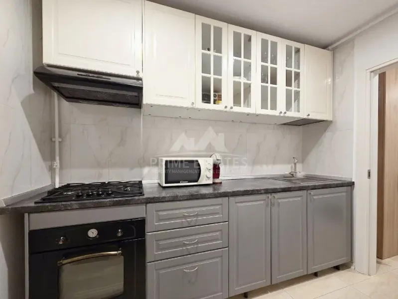 Stylish 2-Bedroom Apartment with Parking in Cosmopolis Residential Area - Image 3