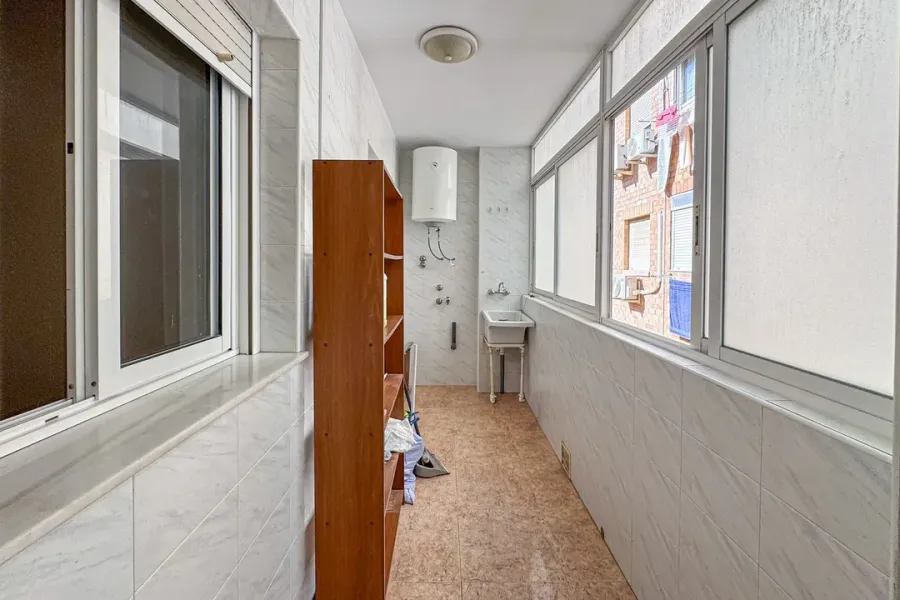 Spacious 3-Bedroom Apartment in Almería Capital with South-East Exposure - Image 5