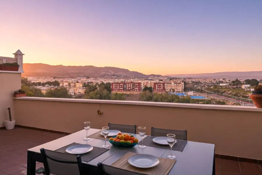 Spacious Triplex Apartment with 4 Bedrooms in Huércal de Almería - Image 5