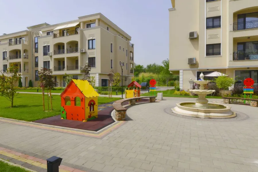 Stylish Two-Bedroom Apartment in Secure Complex, Plovdiv - Image 4