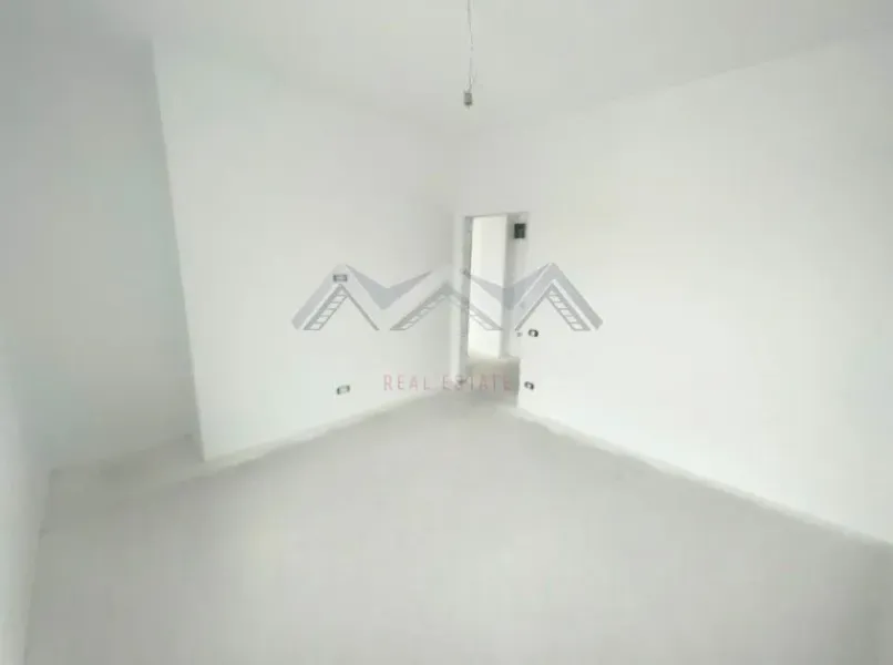 Spacious 2-Bedroom Apartment in Central Otopeni, New! - Image 3