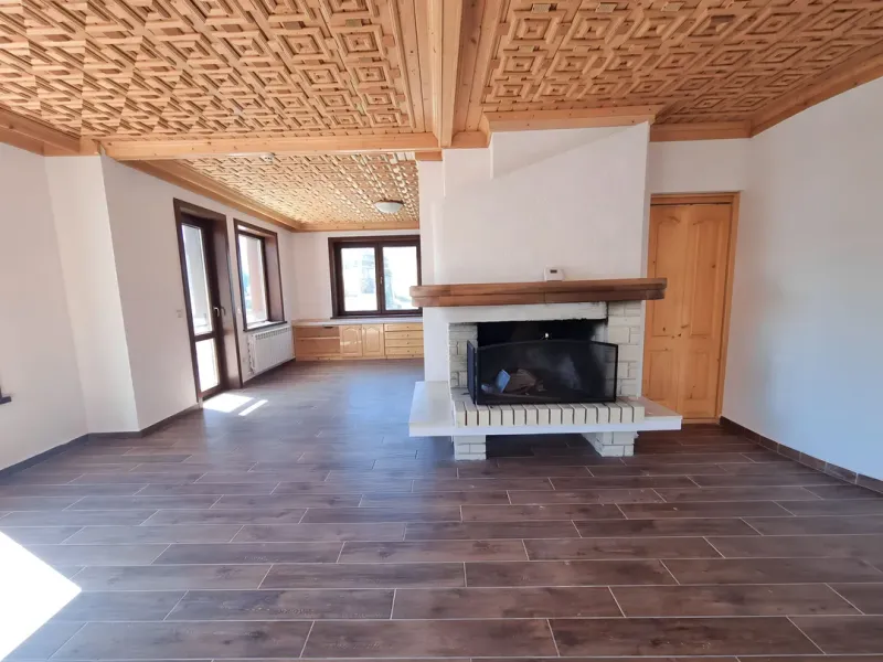 Spectacular Mount Snezhanka View Estate: Luxurious House Near Pamporovo for Sale. - Image 5