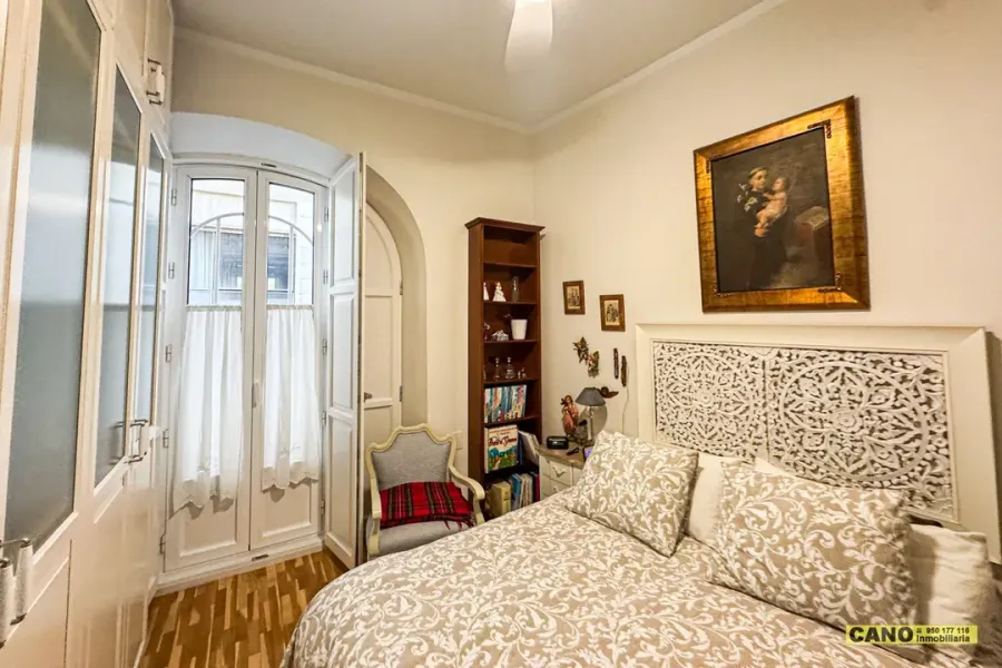 Historic Apartment in Almería - 3 Bedrooms, 2 Bathrooms, Elevator - Image 3