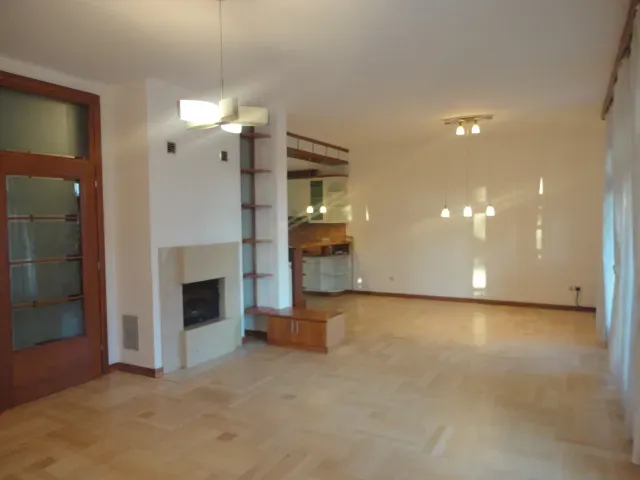 Spacious House with 5 Bedrooms Near Topčiderska Zvezda - Image 1