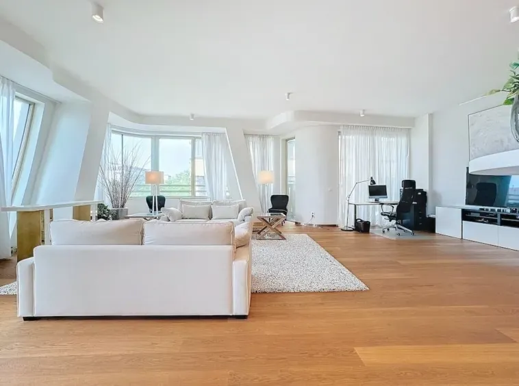 Spacious Apartment with 3 Terraces in Brussels' Toison d’Or - Image 3