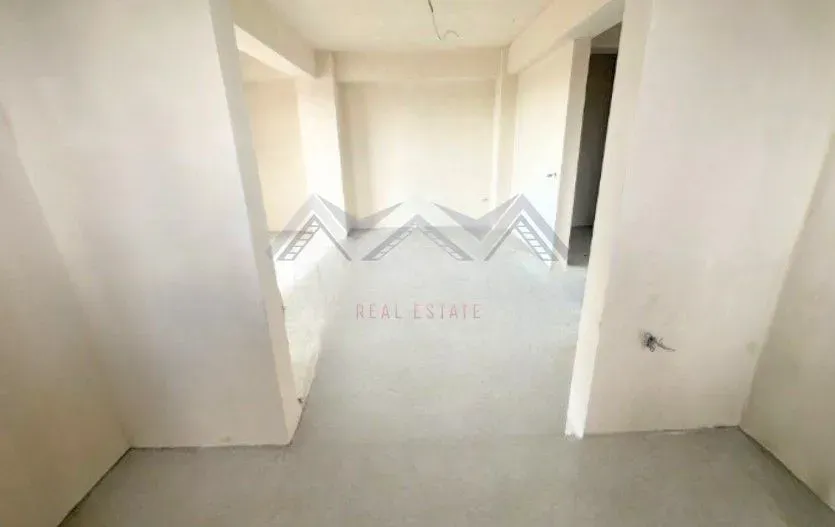 Spacious 2-Bedroom Apartment in Central Otopeni, Romania - Image 5